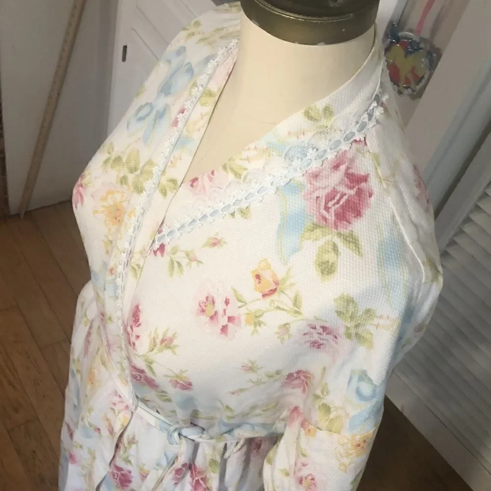 Christian Dior Vintage 1980s Floral Robe 2 Pockets Modesty Button Lace Detail